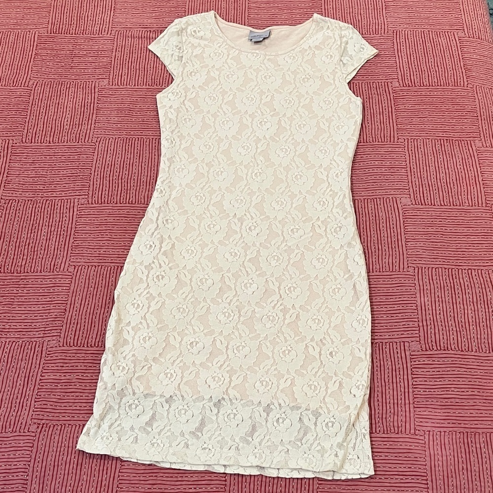 Vero Moda womenโs XS Elegant tan /ecru/cream Lace Dress